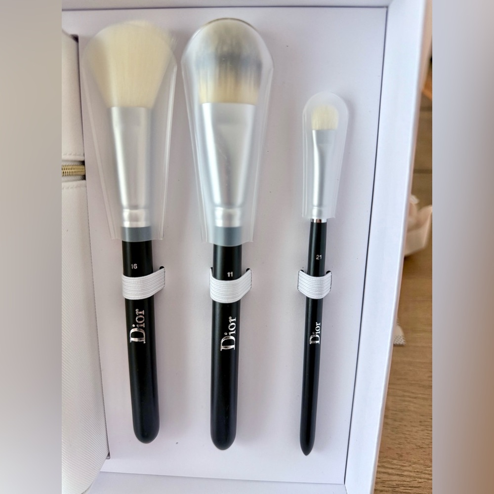 Dior Limited Edition Brush and Case Set, New in Box - Picture 4 of 7